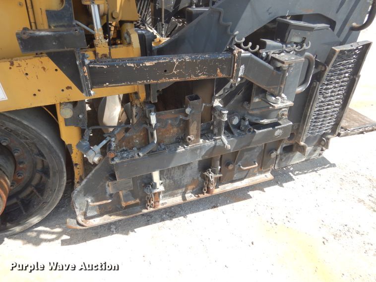 image for item II9514 2005 Caterpillar AP-655C  paver