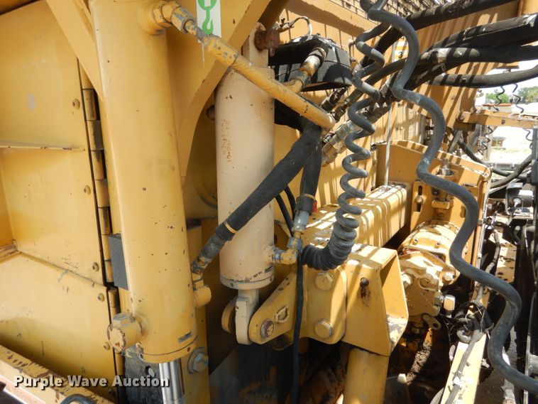 image for item II9514 2005 Caterpillar AP-655C  paver