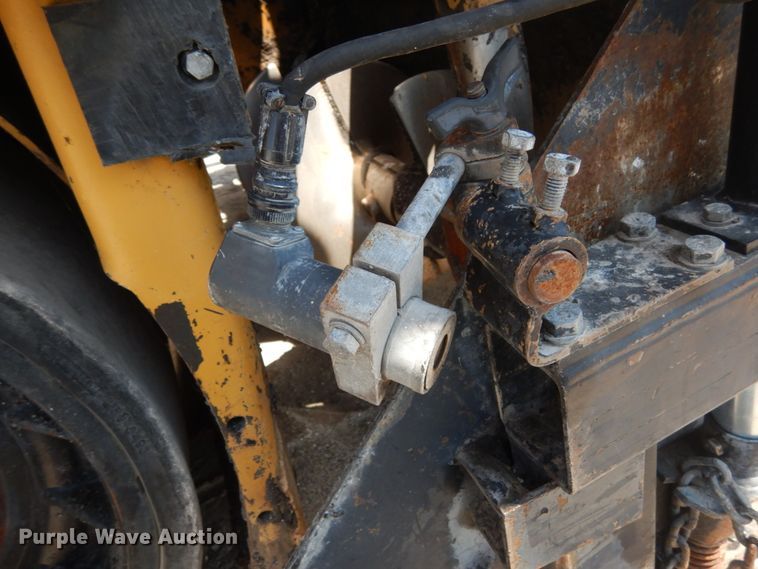 image for item II9514 2005 Caterpillar AP-655C  paver