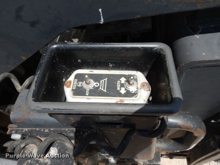 image for item II9514 2005 Caterpillar AP-655C  paver