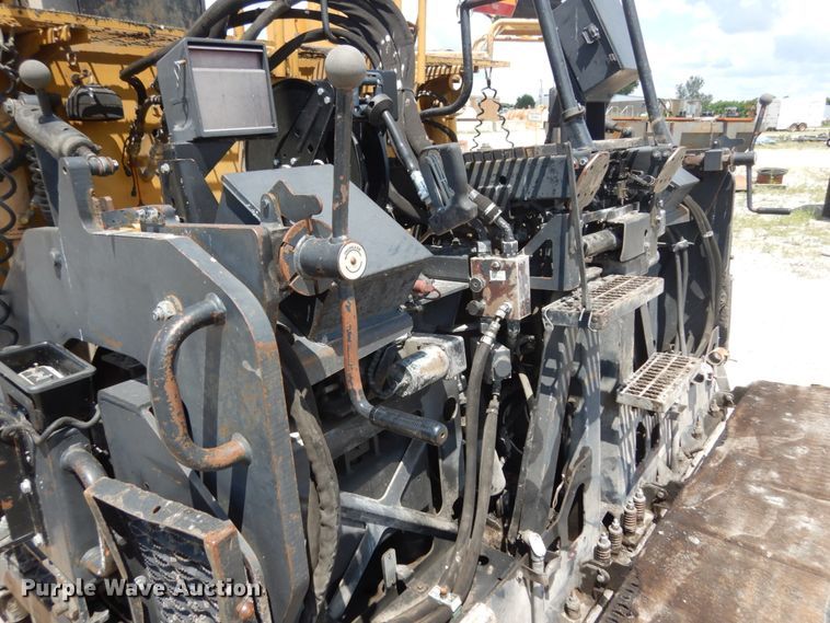 image for item II9514 2005 Caterpillar AP-655C  paver