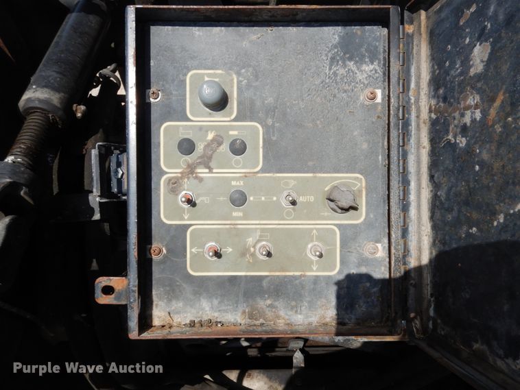 image for item II9514 2005 Caterpillar AP-655C  paver