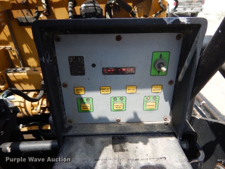 image for item II9514 2005 Caterpillar AP-655C  paver