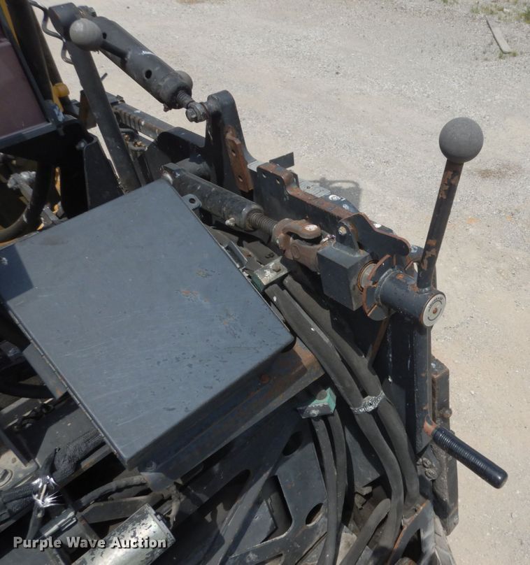 image for item II9514 2005 Caterpillar AP-655C  paver