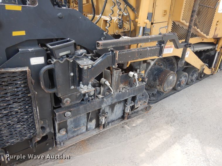 image for item II9514 2005 Caterpillar AP-655C  paver