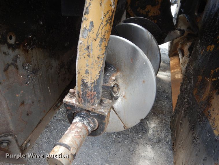 image for item II9514 2005 Caterpillar AP-655C  paver