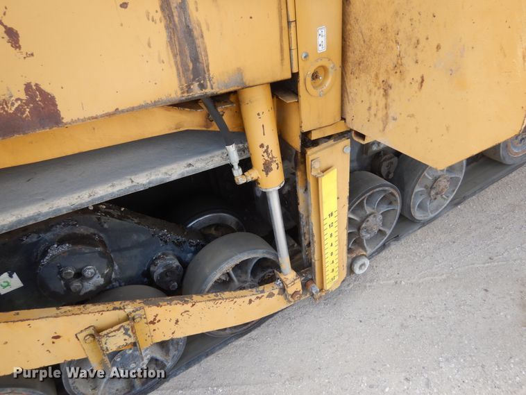 image for item II9514 2005 Caterpillar AP-655C  paver