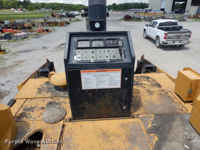 image for item II9514 2005 Caterpillar AP-655C  paver