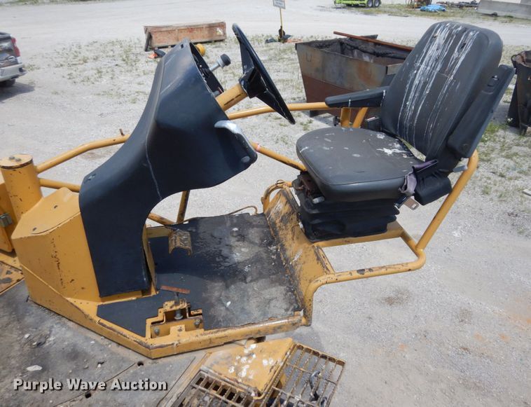 image for item II9514 2005 Caterpillar AP-655C  paver