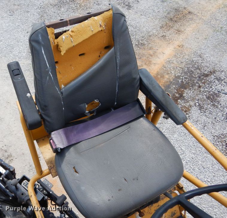 image for item II9514 2005 Caterpillar AP-655C  paver