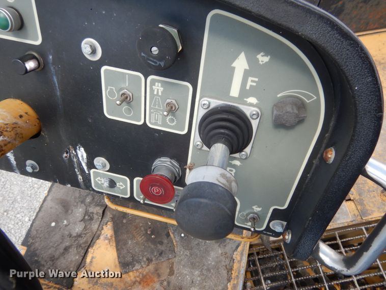 image for item II9514 2005 Caterpillar AP-655C  paver