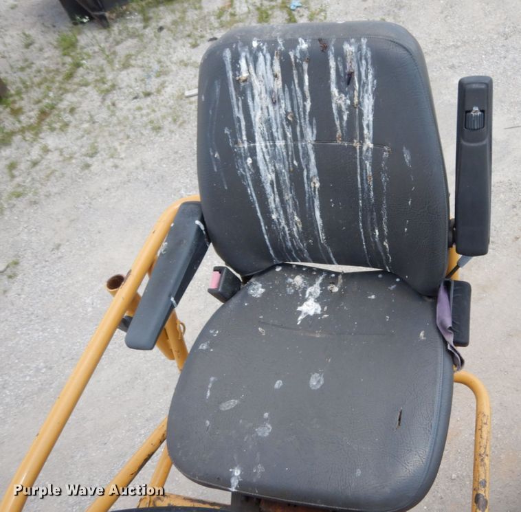 image for item II9514 2005 Caterpillar AP-655C  paver