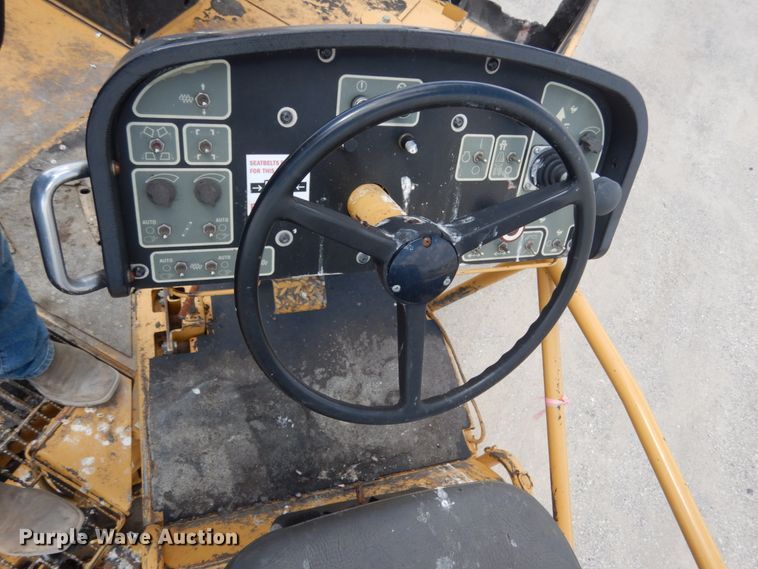 image for item II9514 2005 Caterpillar AP-655C  paver