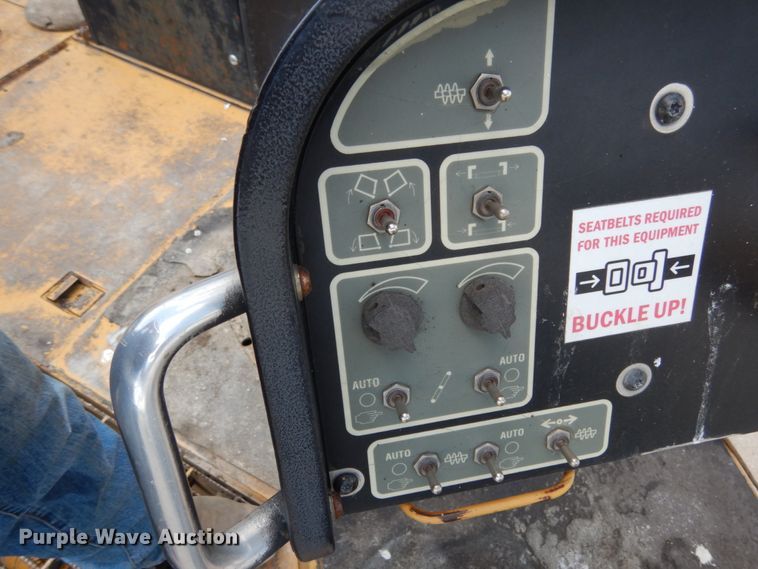 image for item II9514 2005 Caterpillar AP-655C  paver