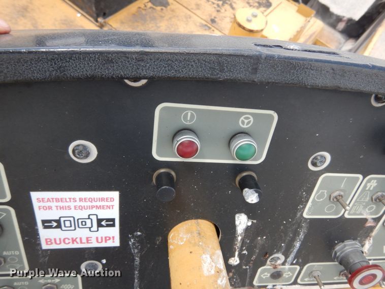 image for item II9514 2005 Caterpillar AP-655C  paver