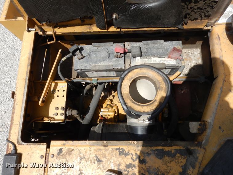 image for item II9514 2005 Caterpillar AP-655C  paver