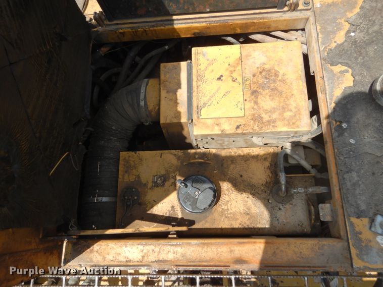 image for item II9514 2005 Caterpillar AP-655C  paver