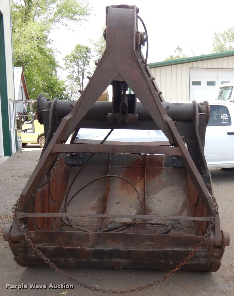 image for item IL9792 Clamshell bucket