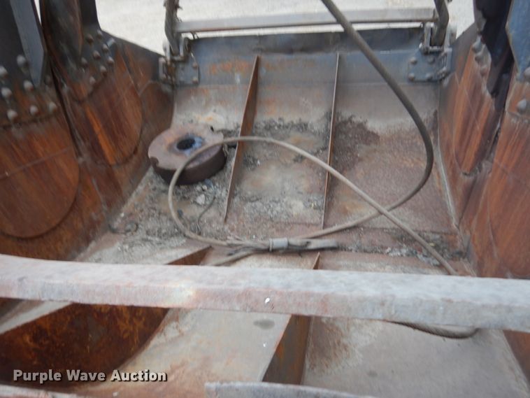 image for item IL9792 Clamshell bucket