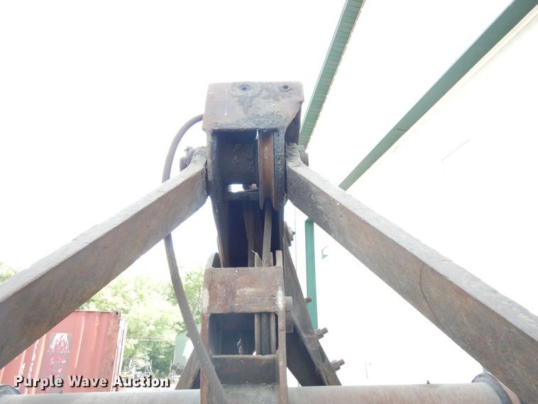 image for item IL9792 Clamshell bucket