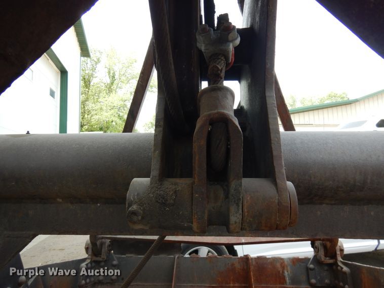 image for item IL9792 Clamshell bucket