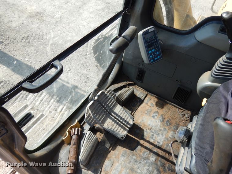 image for item IL9795 2003 Komatsu PC400LC-6  excavator