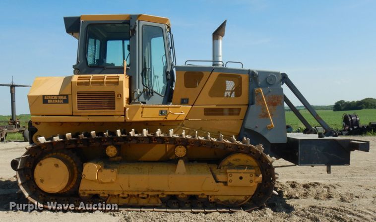 image for item IL9796 2004 John Deere 1050C  crawler tractor