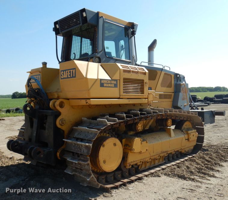 image for item IL9796 2004 John Deere 1050C  crawler tractor