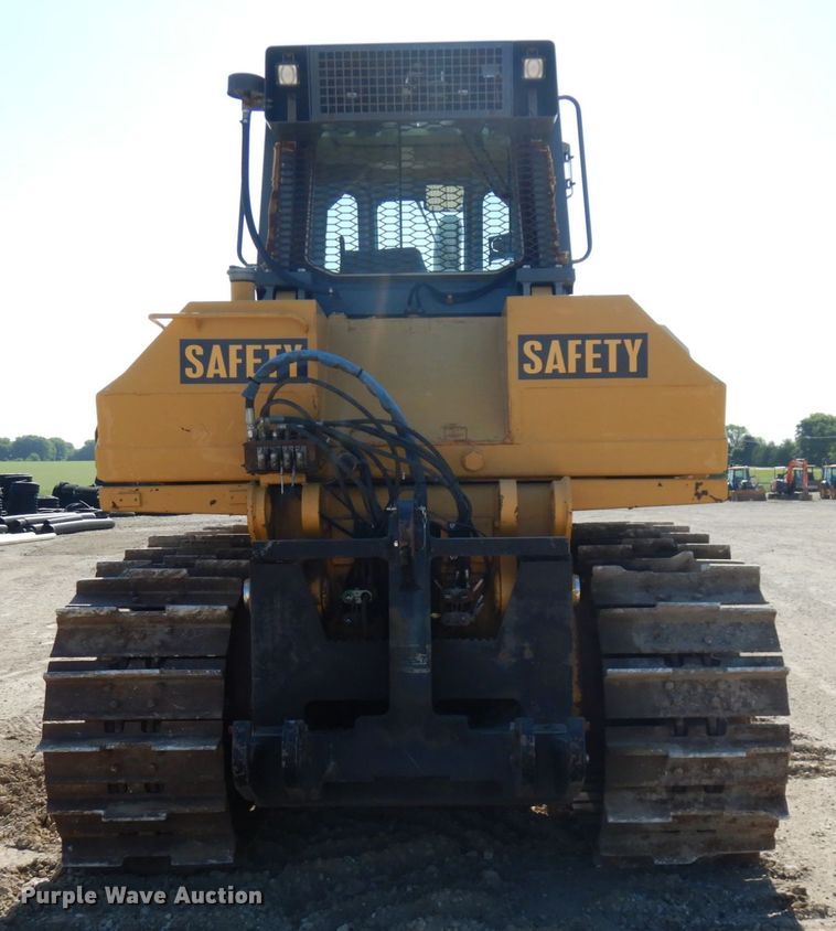 image for item IL9796 2004 John Deere 1050C  crawler tractor