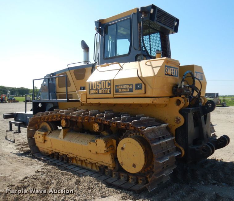 image for item IL9796 2004 John Deere 1050C  crawler tractor