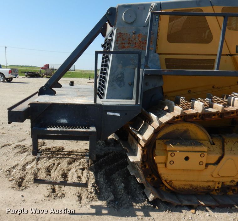 image for item IL9796 2004 John Deere 1050C  crawler tractor