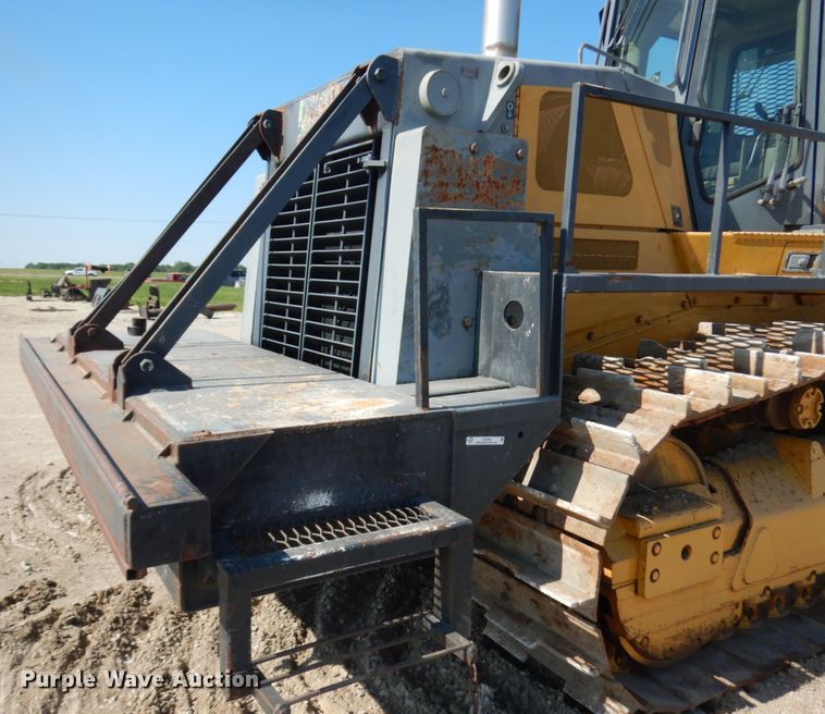 image for item IL9796 2004 John Deere 1050C  crawler tractor