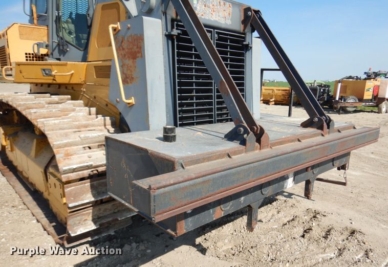 image for item IL9796 2004 John Deere 1050C  crawler tractor