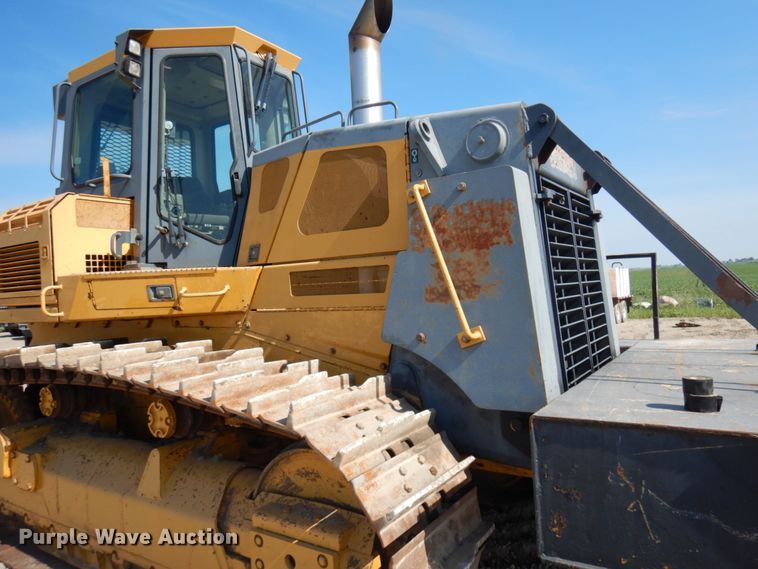 image for item IL9796 2004 John Deere 1050C  crawler tractor