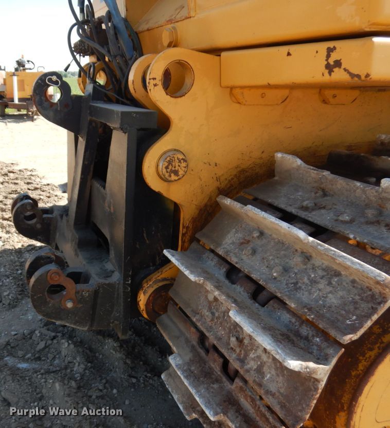 image for item IL9796 2004 John Deere 1050C  crawler tractor