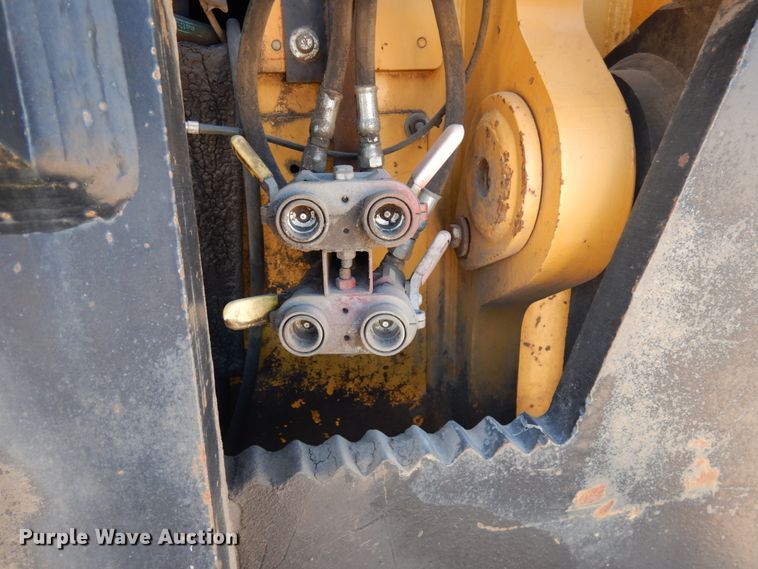 image for item IL9796 2004 John Deere 1050C  crawler tractor