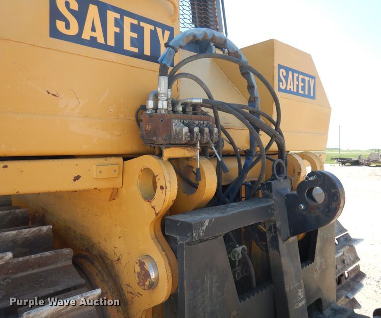 image for item IL9796 2004 John Deere 1050C  crawler tractor