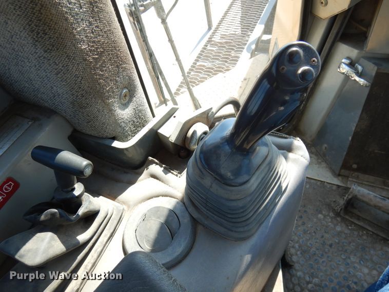 image for item IL9796 2004 John Deere 1050C  crawler tractor