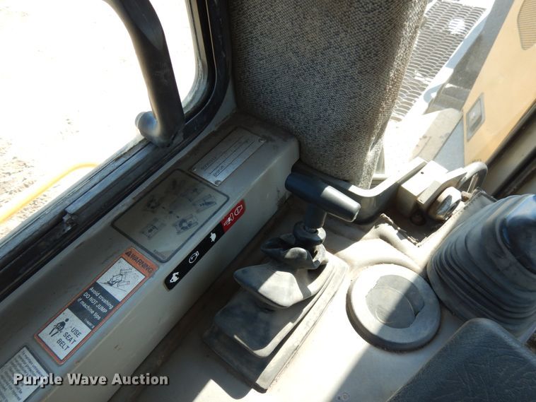 image for item IL9796 2004 John Deere 1050C  crawler tractor