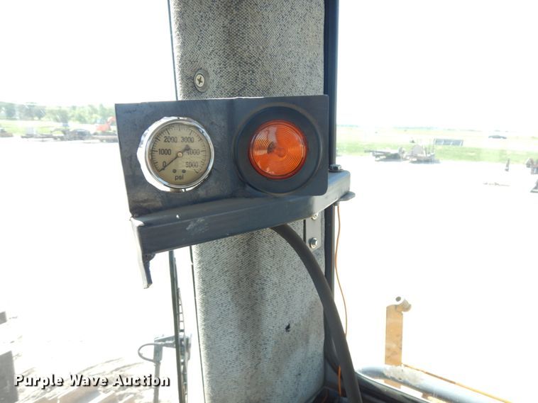 image for item IL9796 2004 John Deere 1050C  crawler tractor