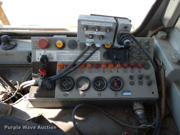 image for item IL9796 2004 John Deere 1050C  crawler tractor