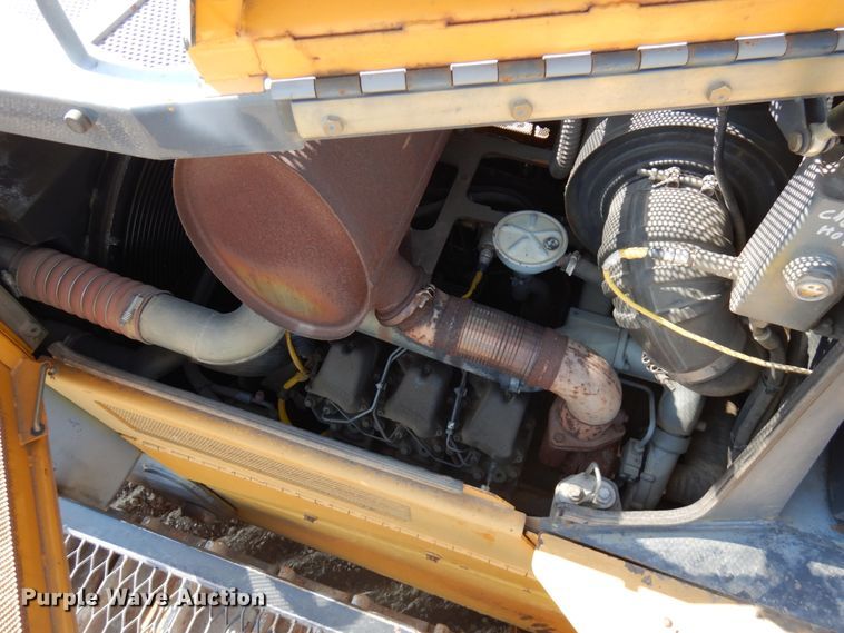 image for item IL9796 2004 John Deere 1050C  crawler tractor