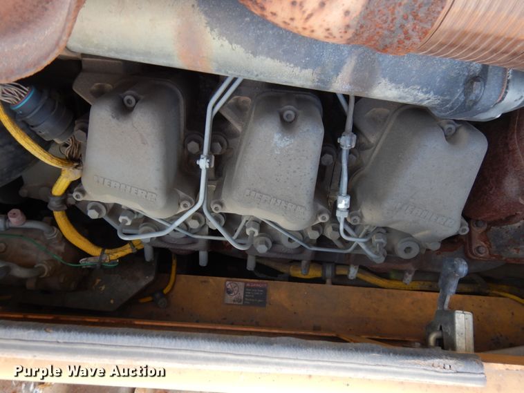 image for item IL9796 2004 John Deere 1050C  crawler tractor