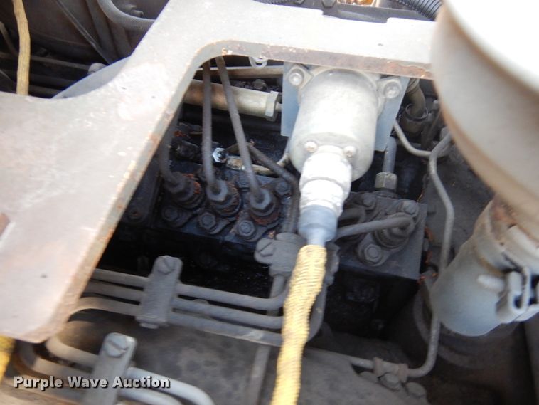 image for item IL9796 2004 John Deere 1050C  crawler tractor