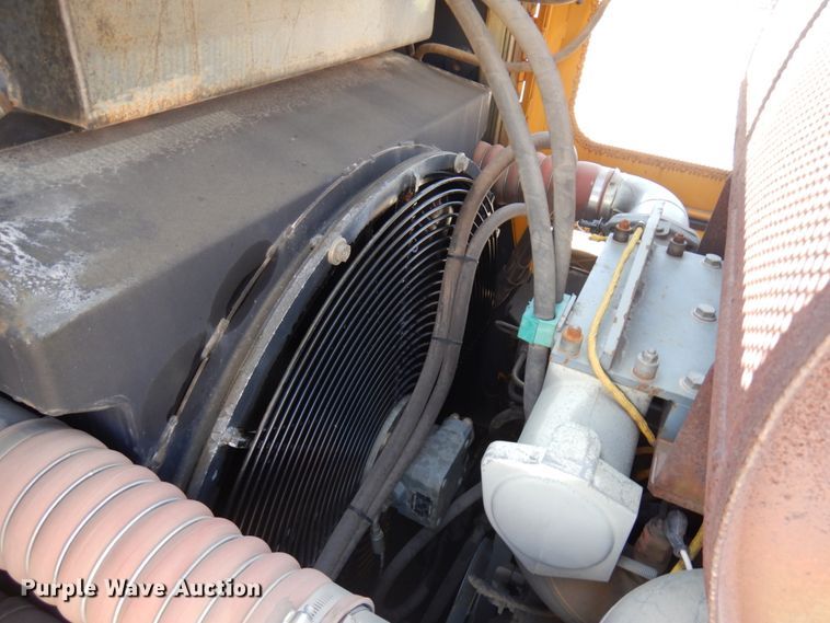 image for item IL9796 2004 John Deere 1050C  crawler tractor