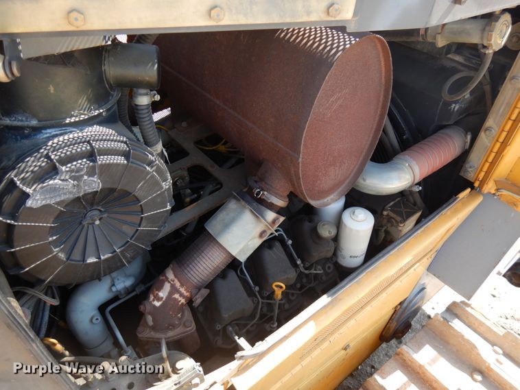 image for item IL9796 2004 John Deere 1050C  crawler tractor