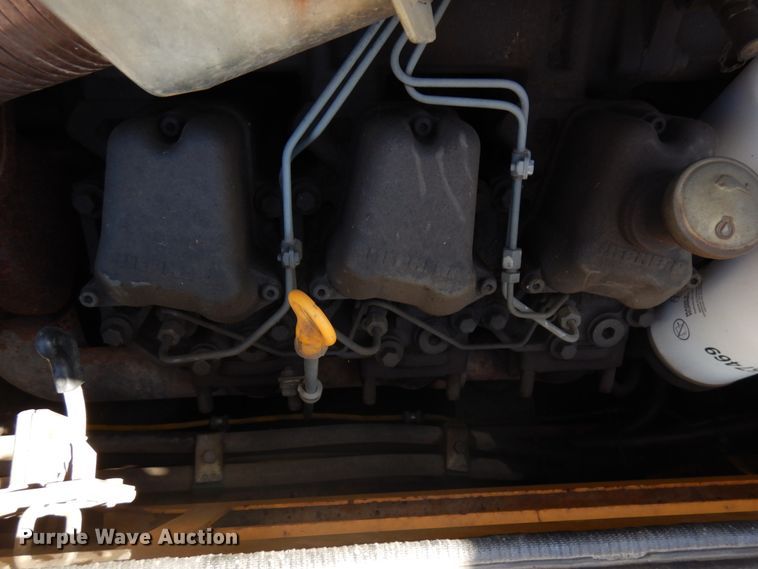 image for item IL9796 2004 John Deere 1050C  crawler tractor