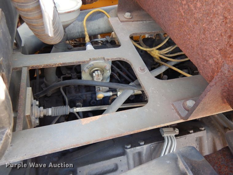 image for item IL9796 2004 John Deere 1050C  crawler tractor