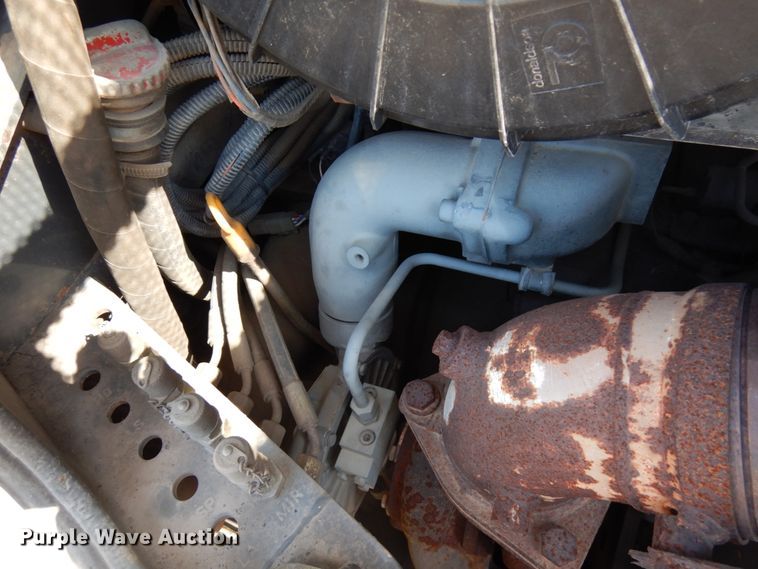 image for item IL9796 2004 John Deere 1050C  crawler tractor