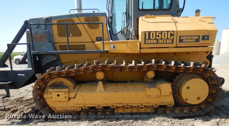 image for item IL9796 2004 John Deere 1050C  crawler tractor